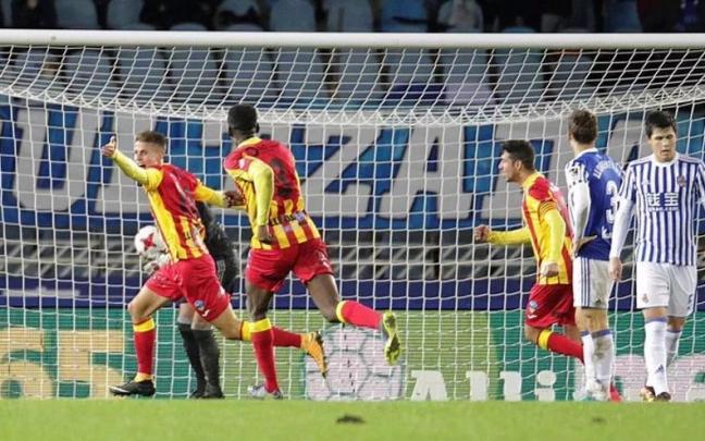 Llorente y Zubeldia lamentan el gol del Lleida que elimin&oacute; a la Real de la Copa, en noviembre de 2017.