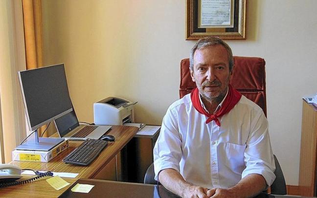 Jes&uacute;s Arrizubieta, alcalde de Tafalla, preparado para las fiestas patronales.