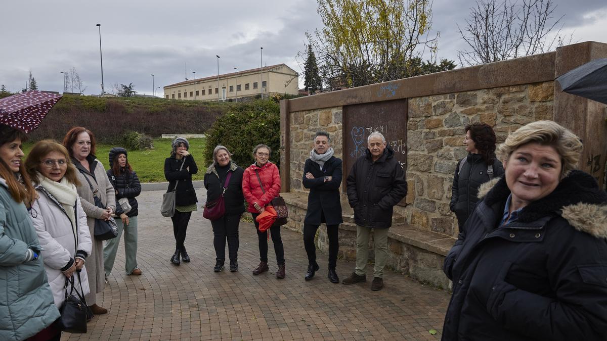 Recuerdo a las hermanas Úriz Pi junto al Parque de las Pioneras.