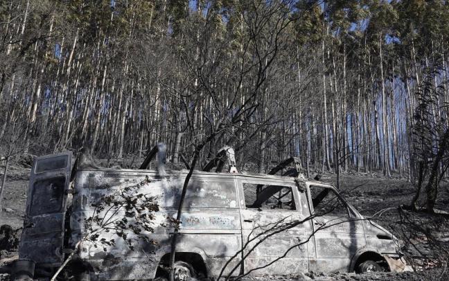 El fuego dejó escenas dantescas en los montes de la comarca de Enkarterri