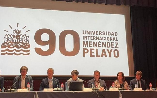 Un momento de la intervención de Urtaran en Santander. Un momento de la intervención de Urtaran en Santander.