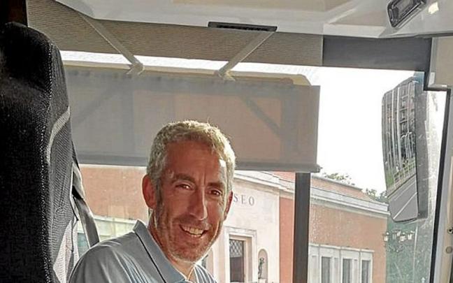 Javier Allende, atleta aficionado, es conductor de autobús en la comarca de Txorierri. | FOTO: J. A.