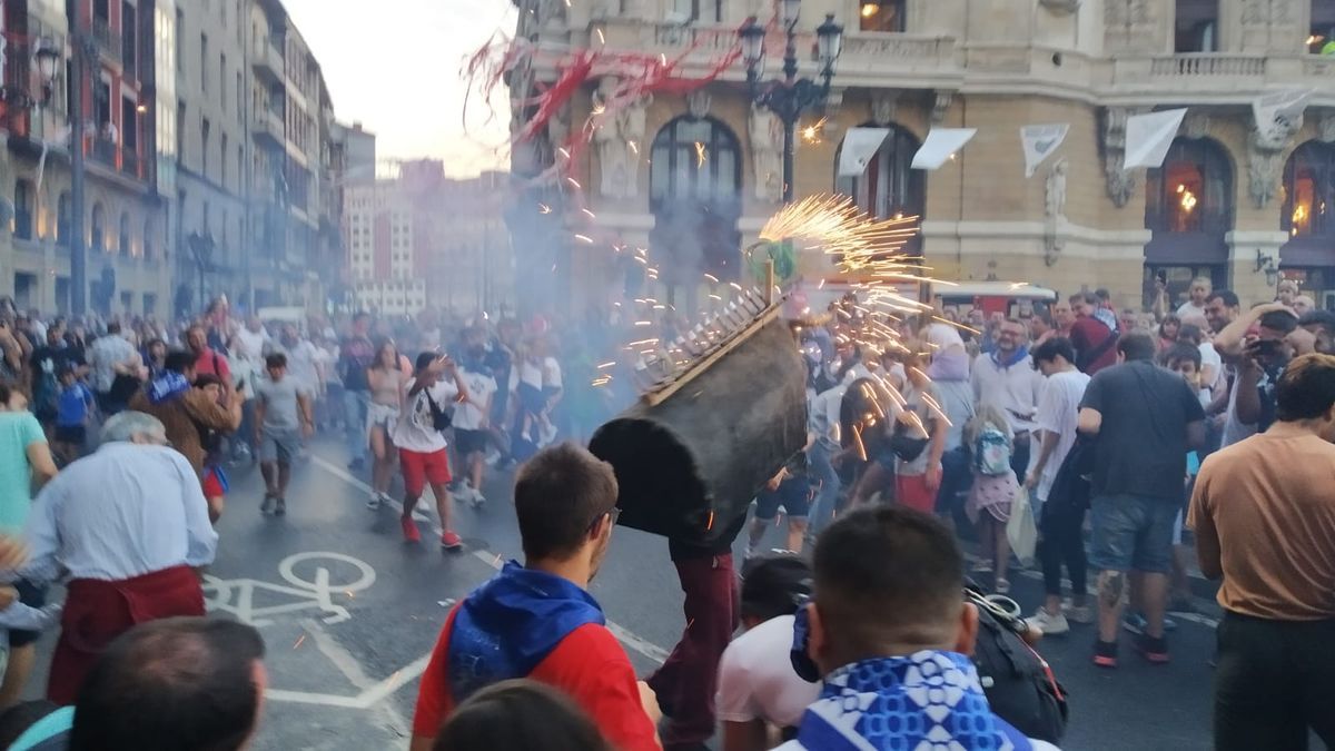 El toro de fuego vuelve a tomar las calles de la villa