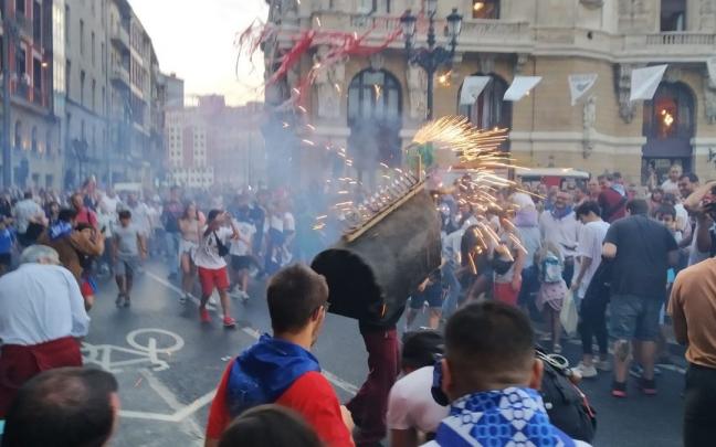 El toro de fuego vuelve a tomar las calles de la villa