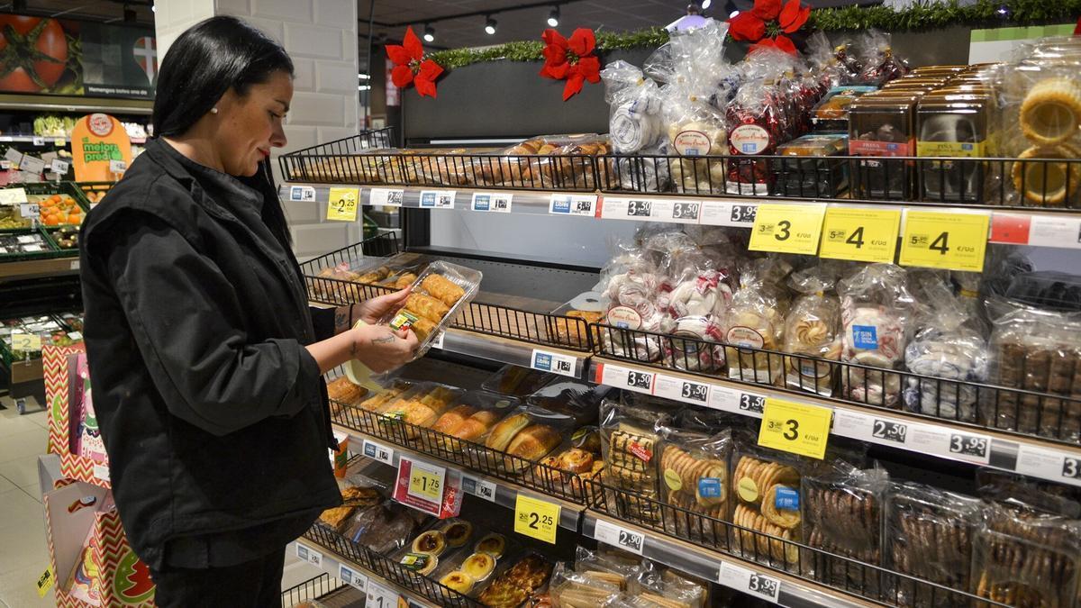 Los establecimientos “no podrán aumentar” los precios en alimentos afectados por la rebaja