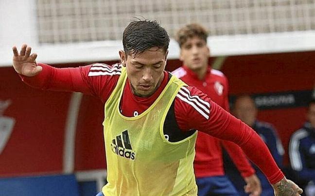 Chimy &Aacute;vila, en el entrenamiento en Tajonar.
