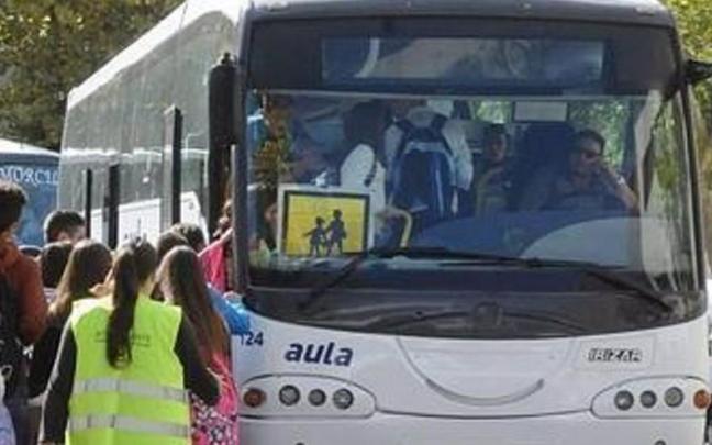 Un autobús escolar Un autobús escolar
