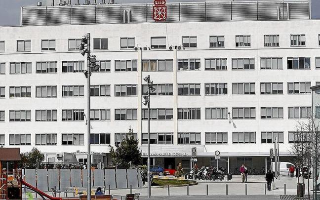 Fachada del antiguo Hospital Virgen del Camino (HUN), donde está la UCI pediátrica.