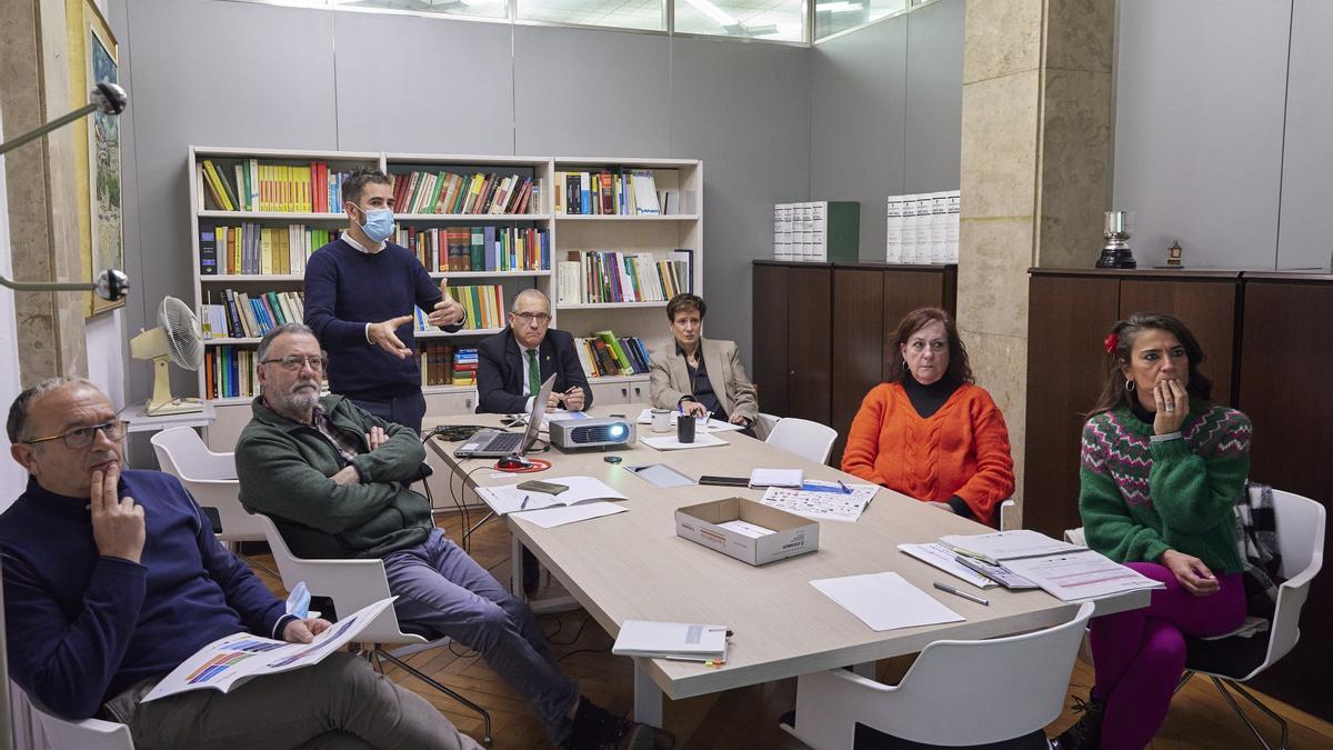 Participantes en la reunión sobre el proyecto 'Pamplona Capital Mundial de la Pelota'