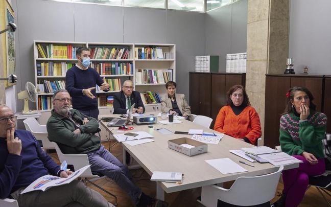 Participantes en la reunión sobre el proyecto 'Pamplona Capital Mundial de la Pelota'