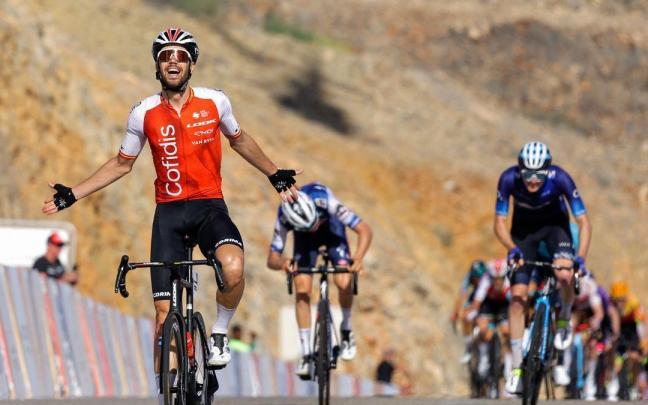 Jes&uacute;s Herrada, nuevo l&iacute;der del Tour de Om&aacute;n.