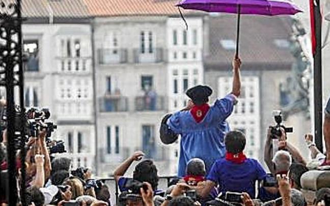 Celedón en la balconada el día de La Blanca