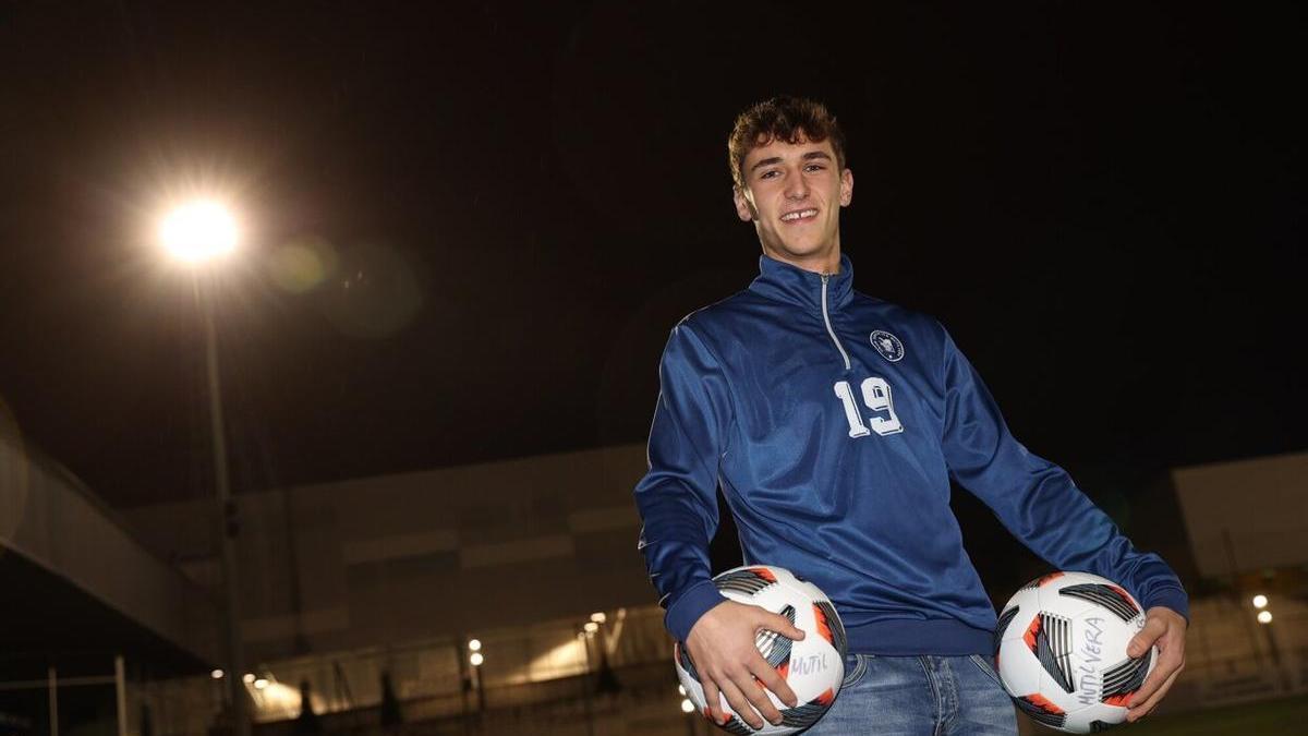 Xavi Sola sonríe tras firmar su primer doblete con la Mutilvera este fin de semana ante el Tarazona.