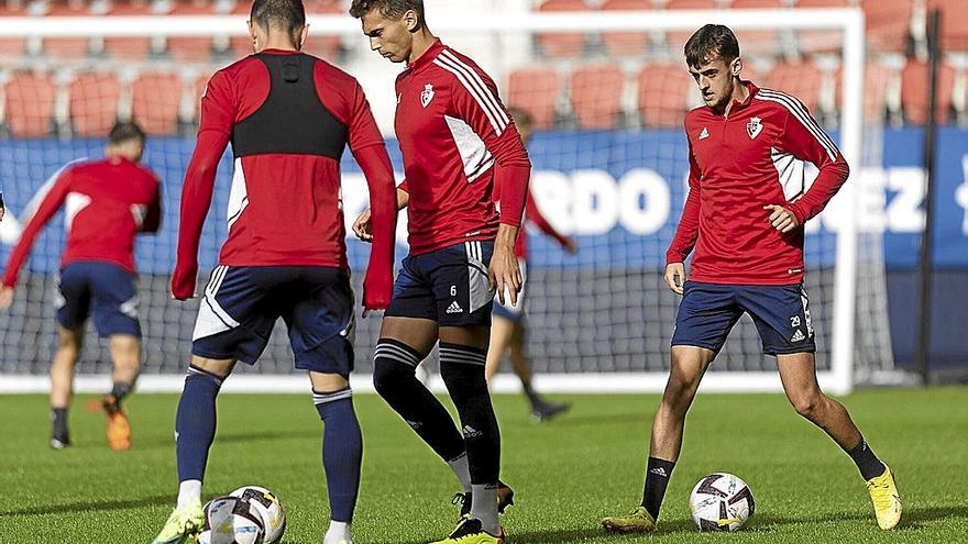 Lucas Torró y Aimar Oroz, en la sesión previa al encuentro.