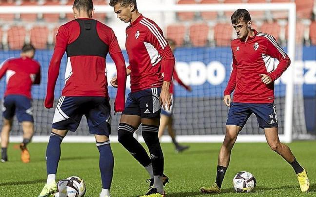 Lucas Torró y Aimar Oroz, en la sesión previa al encuentro. Lucas Torró y Aimar Oroz, en la sesión previa al encuentro.
