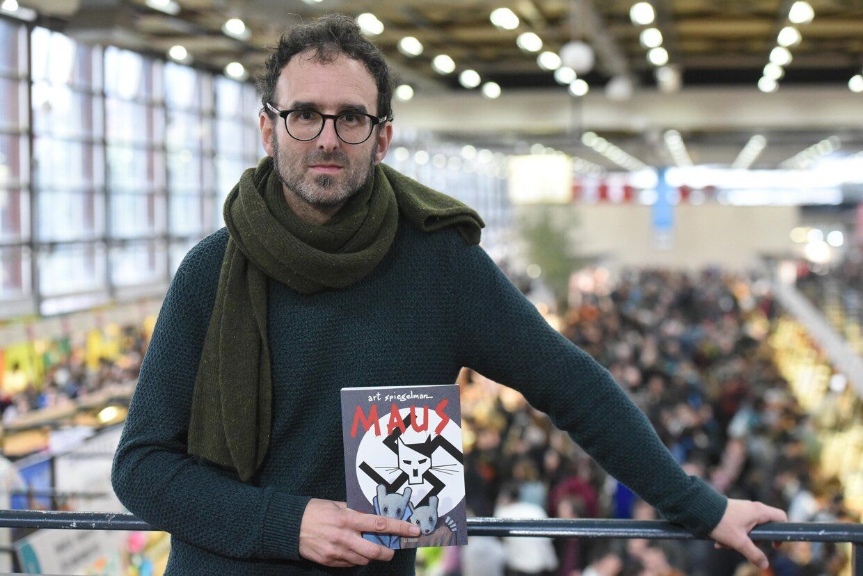 Julen Gabiria bizkaitarrak euskaratu du Art Spiegelmanen 'Maus' komikia.