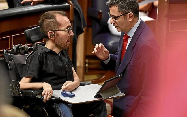 Pablo Echenique y Félix Bolaños, durante una sesión en el Congreso de los Diputados. | FOTO: E. P. Pablo Echenique y Félix Bolaños, durante una sesión en el Congreso de los Diputados. | FOTO: E. P.
