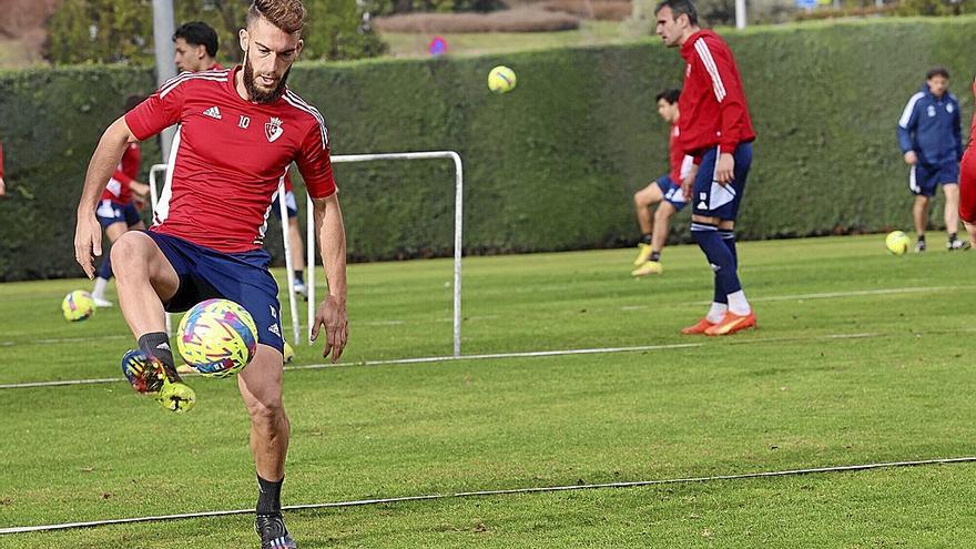 Roberto Torres, ayer en el entrenamiento, en uno de sus últimos días como jugador de Osasuna.