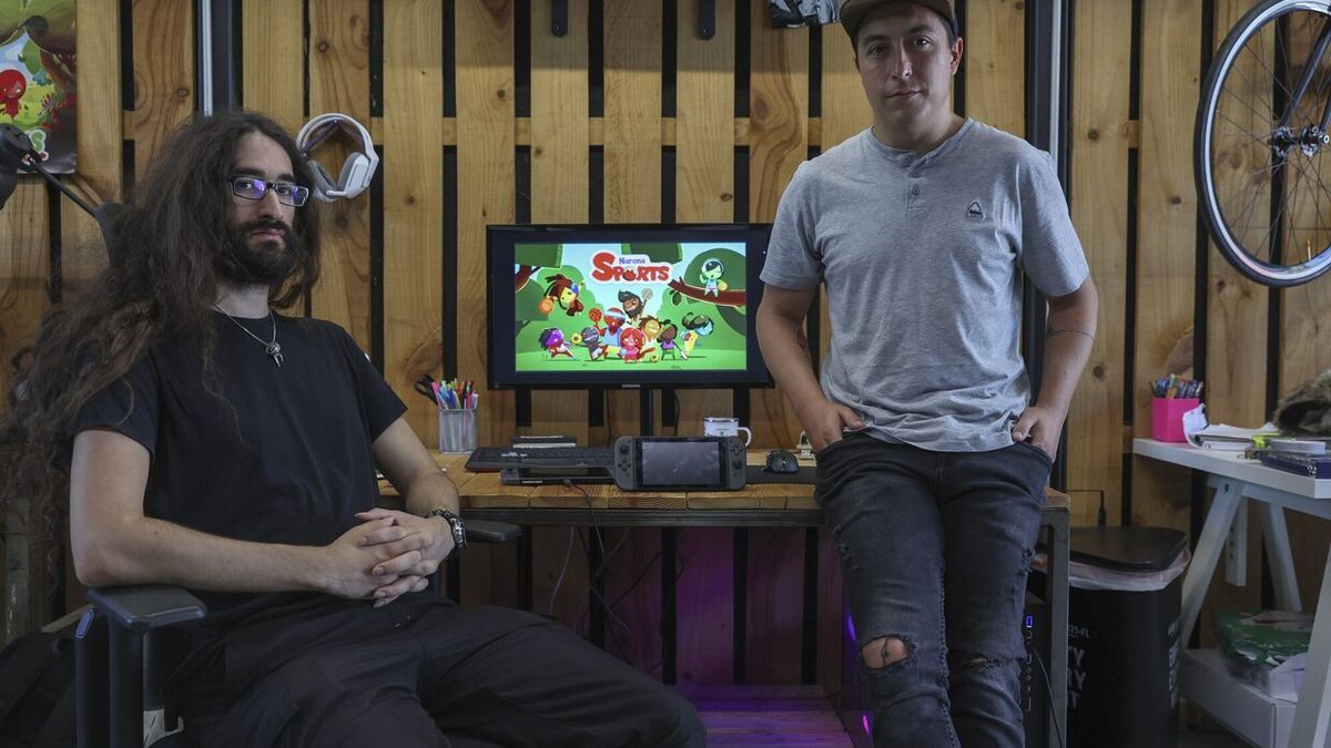 Iñaki Díaz y Javier Pérez, en el estudio Cokoon Games Lab de Lezkairu en el que han creado Narona Sports.