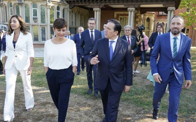 Llegada a la reuni&oacute;n de la Conferencia para Asuntos Relacionados con la UE en el Palacio de Artarza de Leioa.