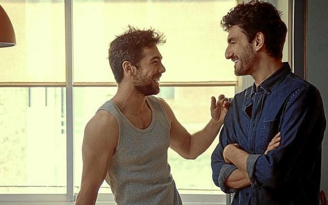 Carlos Cuevas y Miki Esparb&eacute;, en &lsquo;Smiley&rsquo;. | FOTO: NETFLIX