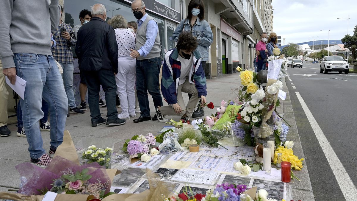 Ofrenda de flores donde fue golpeado Samuel, el joven asesinado en A Coruña.