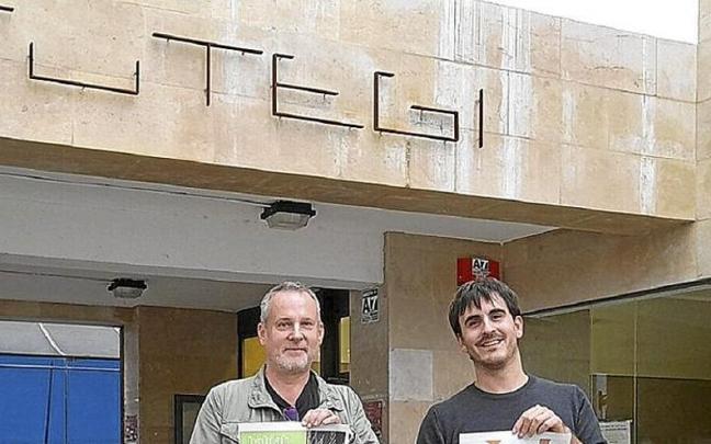 Aritz Branton Booktegiren sortzailea eta Luken Arkarazo. | ARGAZKIA: N.G.