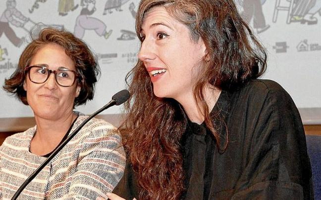 Elisabeth Pérez Fernández, responsable de Irudika, junto a Beatriz Herráez, directora de Artium. | FOTO: PILAR BARCO Elisabeth Pérez Fernández, responsable de Irudika, junto a Beatriz Herráez, directora de Artium. | FOTO: PILAR BARCO