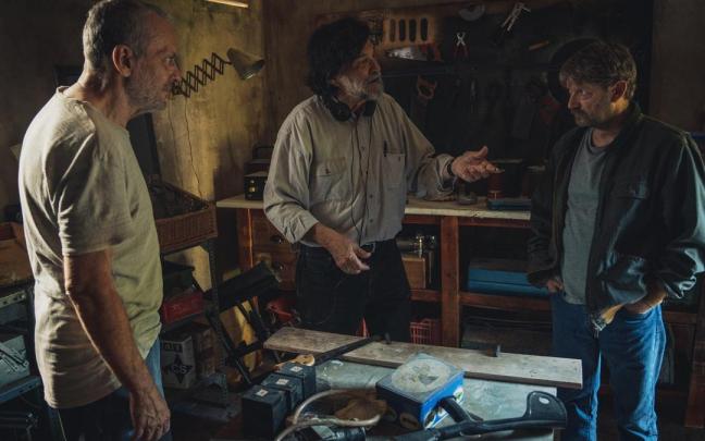 Jos&eacute; Coronado, V&iacute;ctor Erice y Manolo Solo, durante el rodaje de 'Cerrar los ojos'.