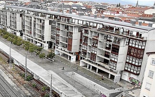 Vista a&eacute;rea de la estaci&oacute;n de tren de Vitoria.