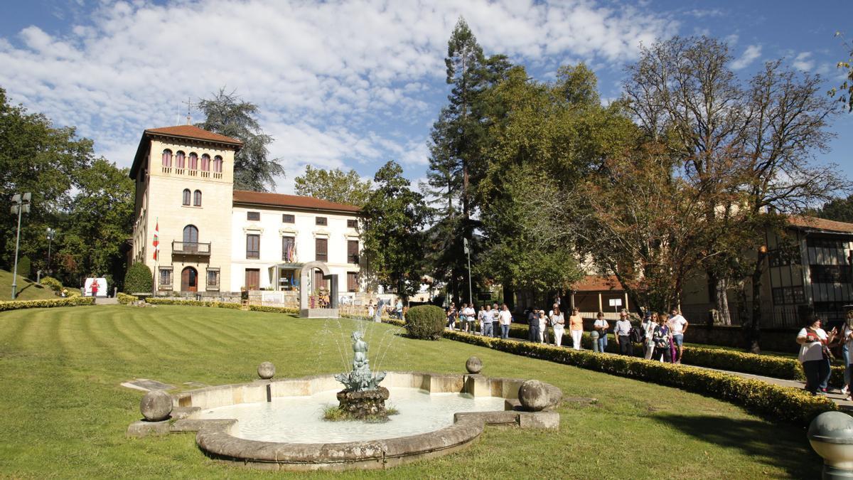 El Ayuntamiento avanza un programa de visitas guiadas por el jardín botánico-histórico de Berrizjauregi.