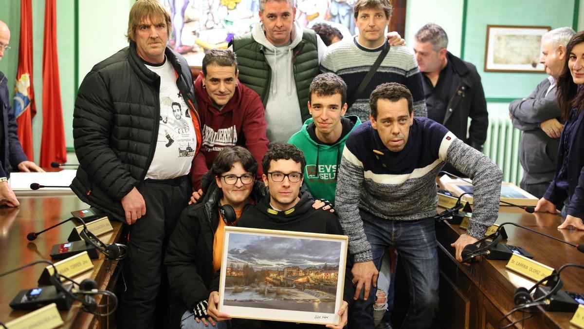 Miembros de la asociación Zanpantzar.