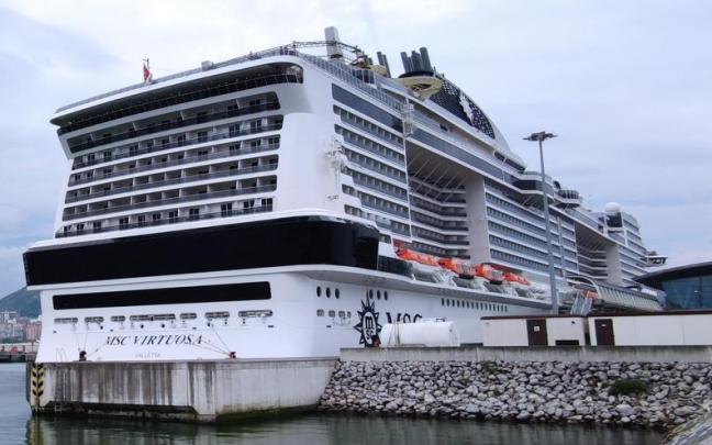 El 'Virtuosa' en su primer atraque en Getxo el pasado mes de abril que mañana repeterirá