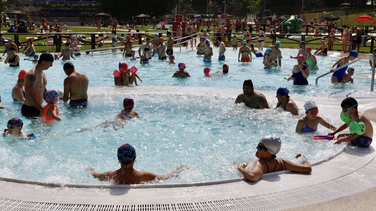 Gasteiz intenta refrescarse a base de chapuzones