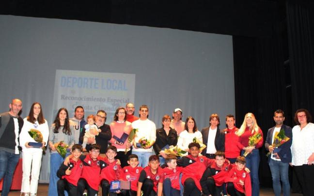 Todos los ganadores y homenajeados posaron juntos al final de la gala Todos los ganadores y homenajeados posaron juntos al final de la gala