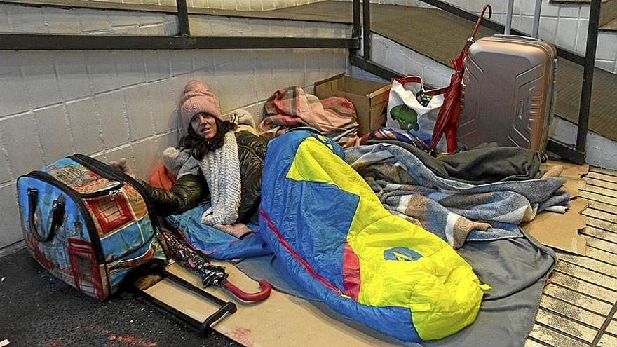 22.25 horas: Furgoneta eléctrica de Cruz Roja Álava