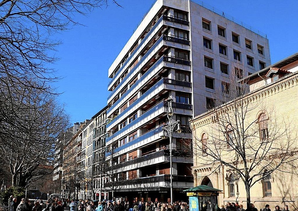 Casa Navasal en el paseo de Sarasate