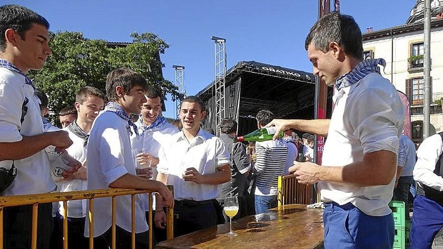 Las gargantas se regaron del caldo de más de veinte productores.