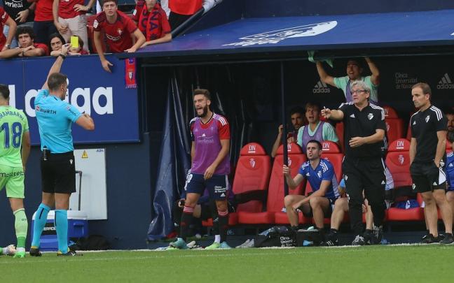 Arrasate recibe la amarilla por protestar