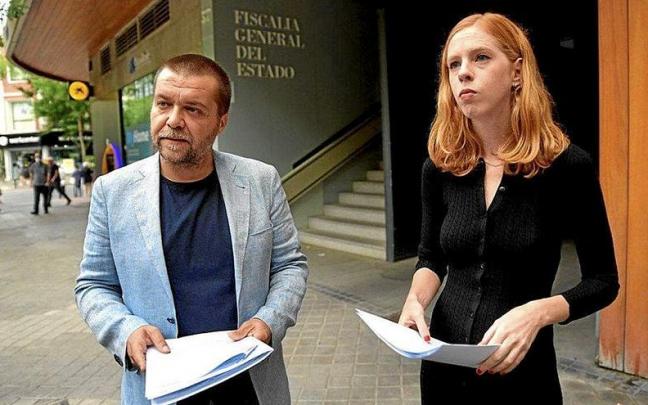 El Director general de Derechos de los Animales, Sergio García Torres, y la secretaria de Estado de la Agenda 2030, Lilith Vestrynge. El Director general de Derechos de los Animales, Sergio García Torres, y la secretaria de Estado de la Agenda 2030, Lilith Vestrynge.