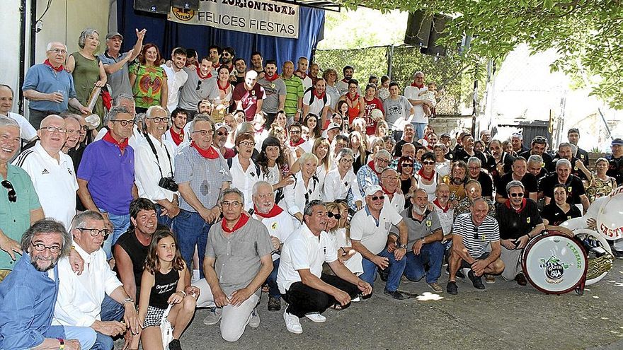 Miembros de la peña Beterri durante los actos de celebración del 40º aniversario que tuvieron lugar en junio. | FOTO: M.A. GALILEA