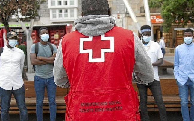Actividad impulsada por Cruz Roja de Álava con jóvenes refugiados en Gasteiz. Actividad impulsada por Cruz Roja de Álava con jóvenes refugiados en Gasteiz.
