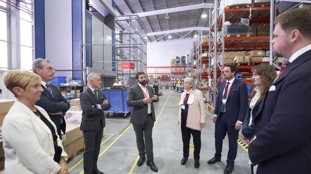 Iñigo Urkullu, junto con Arantxa Tapia y Markel Olano, hoy en la inauguración de las nuevas instalaciones de Danfoss en Usurbil.