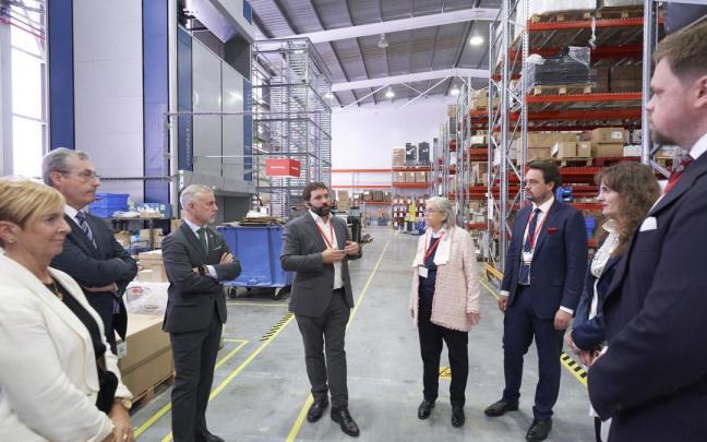 I&ntilde;igo Urkullu, junto con Arantxa Tapia y Markel Olano, hoy en la inauguraci&oacute;n de las nuevas instalaciones de Danfoss en Usurbil.