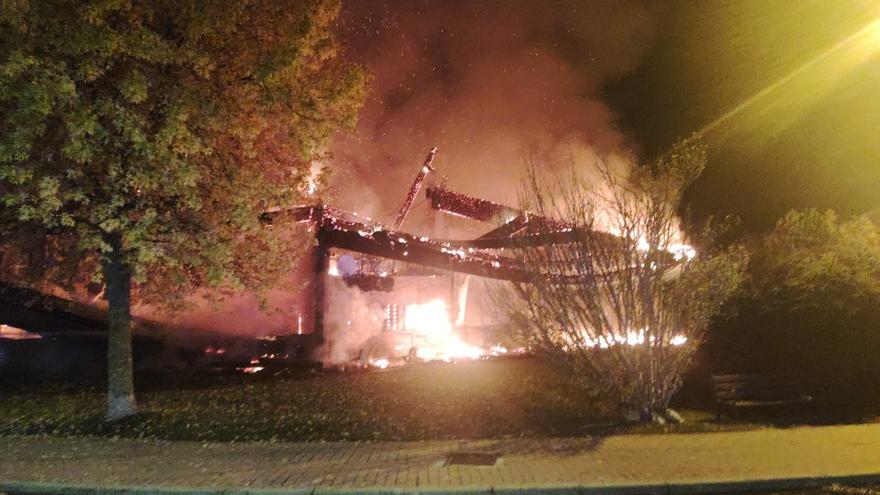 Vídeo del incendio que ha destruido el Centro Comercial Gorraiz
