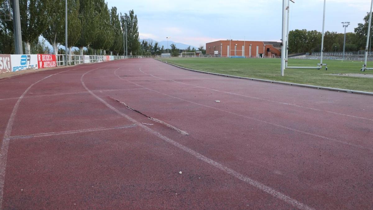 El estadio Nelson Mandela, con las pistas de atletismo en mal estado.