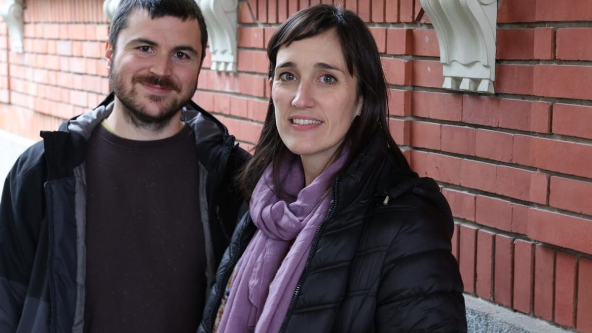 Edurne Ciriza, que trabaja en el centro de salud de Ansoáin, en las jornadas junto al ponente Ferrán Campillo.