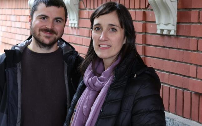 Edurne Ciriza, que trabaja en el centro de salud de Ansoáin, en las jornadas junto al ponente Ferrán Campillo. Edurne Ciriza, que trabaja en el centro de salud de Ansoáin, en las jornadas junto al ponente Ferrán Campillo.