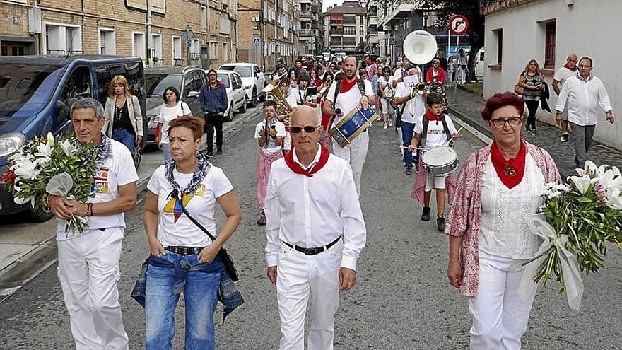 El Ayuntamiento acudió con la fanfarre de la Escuela de Música.