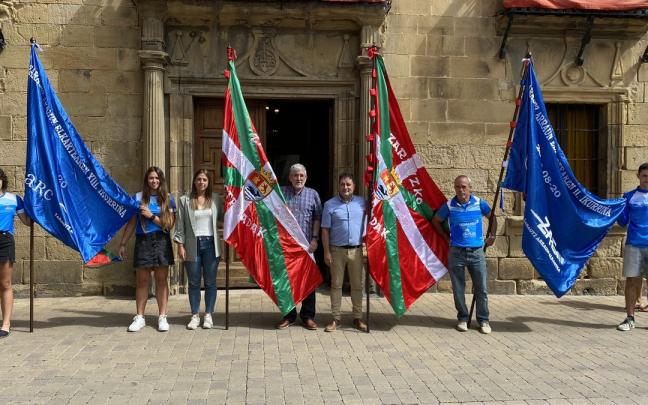 Representantes institucionales y deportivos, tras la presentación. Representantes institucionales y deportivos, tras la presentación.